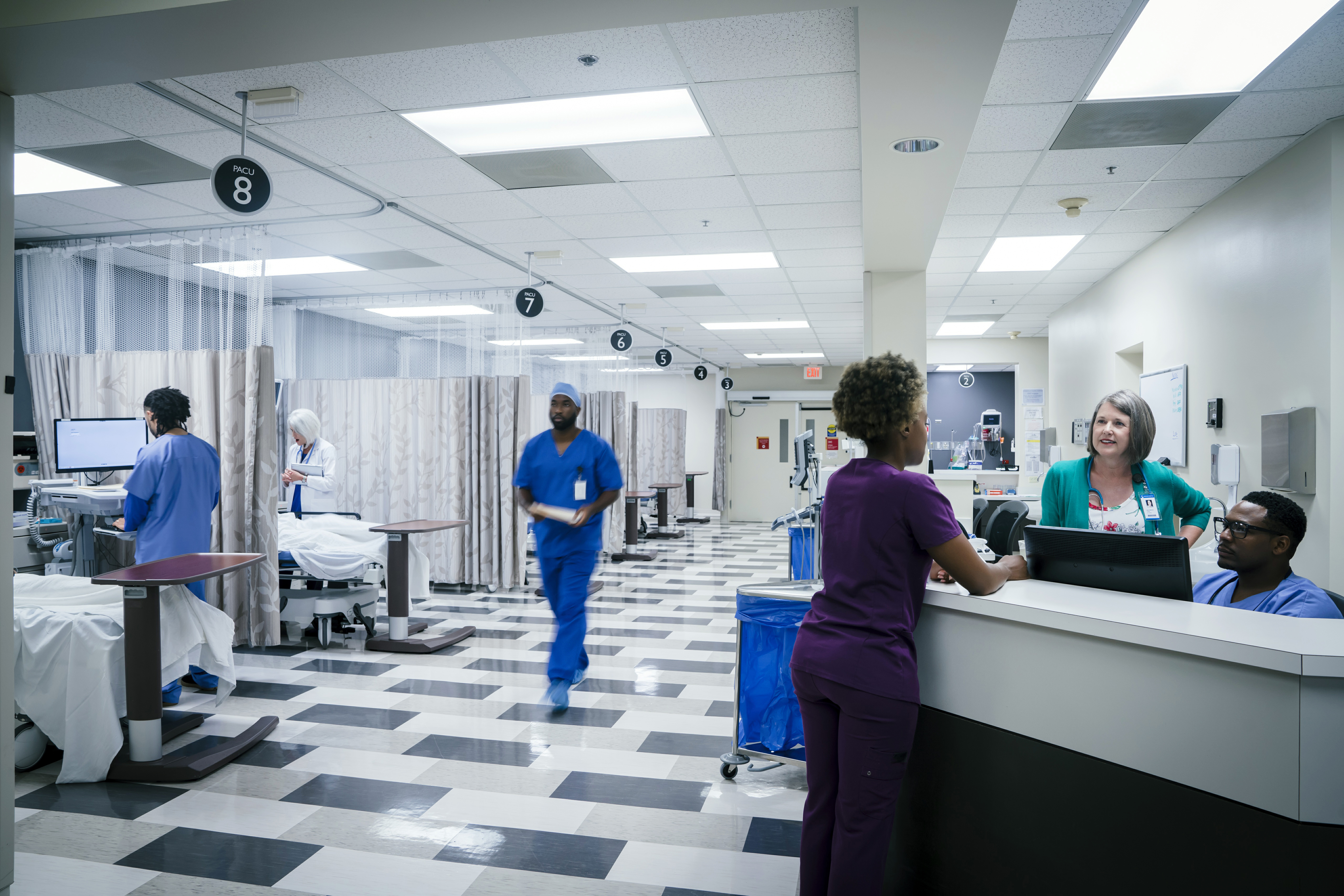 Portrayal of Capella nursing students in clinical setting.