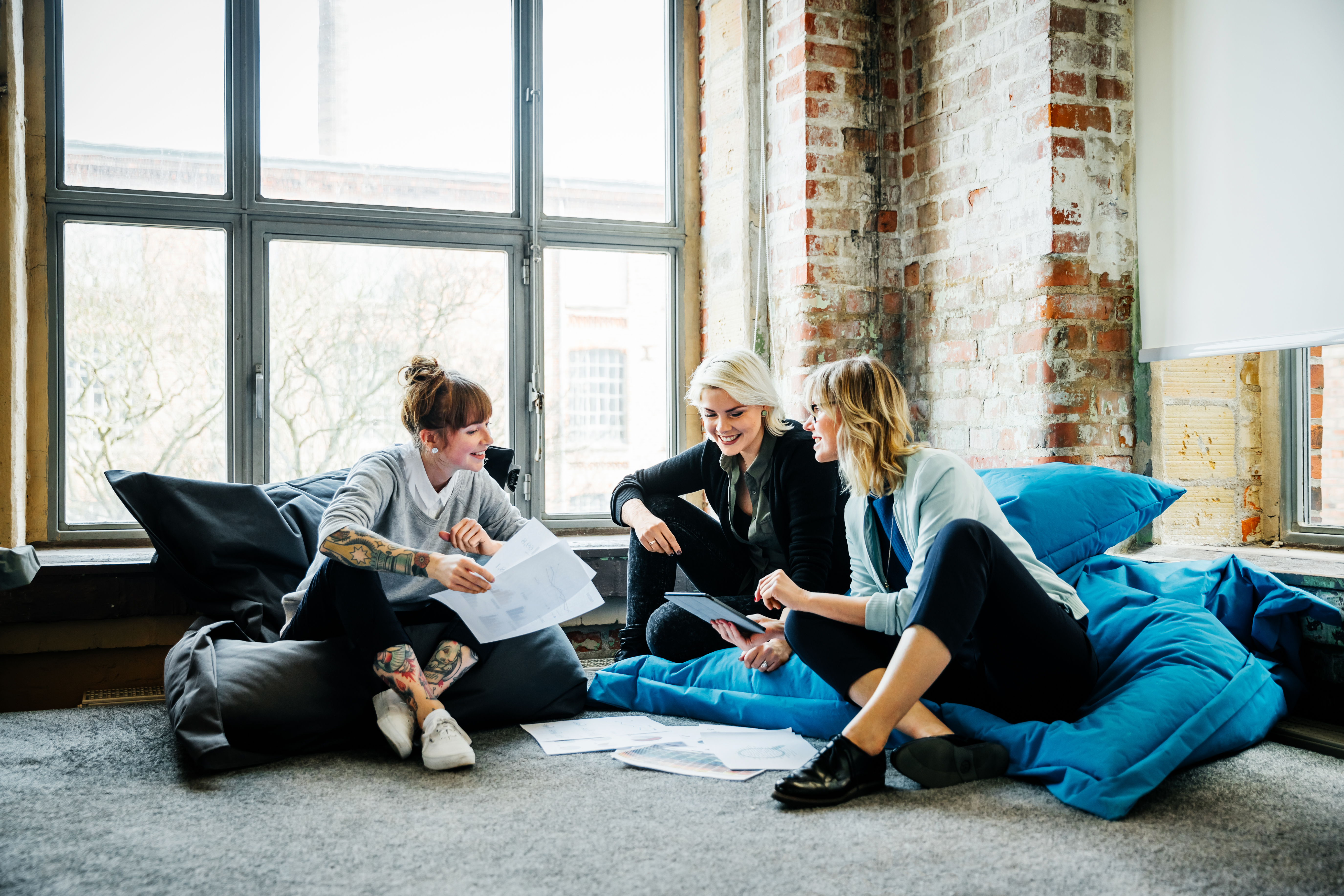 Portrayal of Capella Master of Science in Human Resource Management students chatting